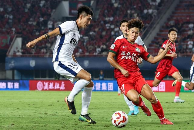 唏嘘！他曾是中国男足留洋新星，被视为武磊接班人，如今踢不上球|中甲|何小珂|河南队|阿奇姆彭|尹鸿博_新浪体育_新浪新闻