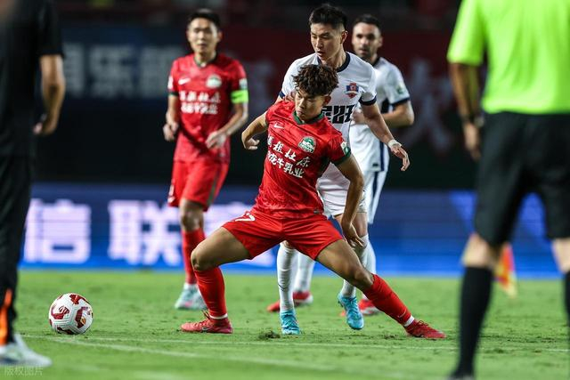 唏嘘！他曾是中国男足留洋新星，被视为武磊接班人，如今踢不上球|中甲|何小珂|河南队|阿奇姆彭|尹鸿博_新浪体育_新浪新闻