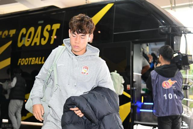 唏嘘！他曾是中国男足留洋新星，被视为武磊接班人，如今踢不上球|中甲|何小珂|河南队|阿奇姆彭|尹鸿博_新浪体育_新浪新闻