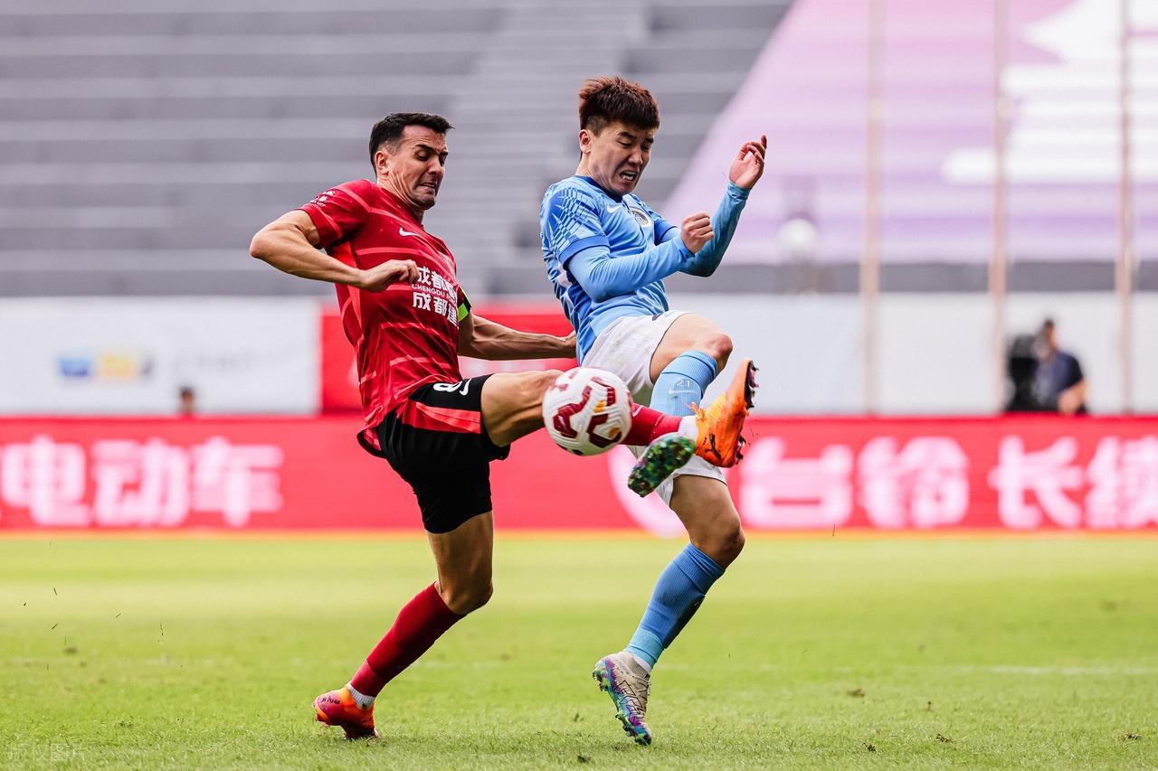 又走一猛将,成都蓉城雪上加霜,新赛季别说冠军,前五都难进!