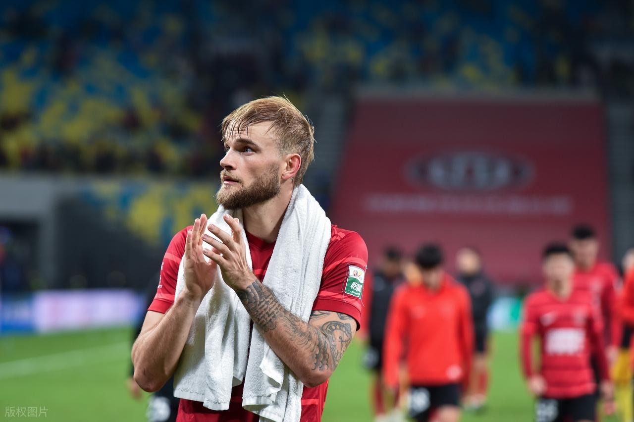 又走一猛将,成都蓉城雪上加霜,新赛季别说冠军,前五都难进!