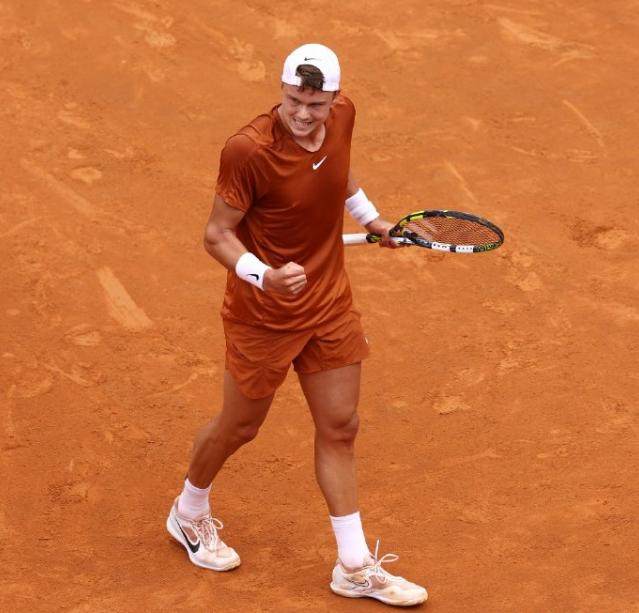 IM电竞官方数据比分-张奔斗：鲁内爆冷德约，你死我活，却也双向奔赴